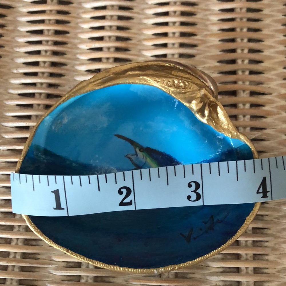 Hand Painted Clam Shell - Picture 4 of 5